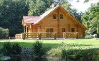 Wohnblockhaus WB 01 Holzhaus-Rundbohlen-Rundbalken-Ferienhaus