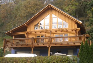 Wohnblockhaus WB 122 Holzhaus-Rundbohlen-Rundbalken-Wohnhaus-WB02