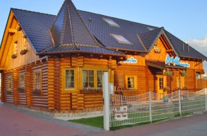 Holzhaus-Rundbohlen-Rundbalken-Wellness-Sauna