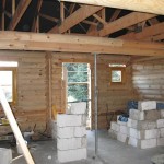 Holzhaus-Rundbohlen-Rundbalken-Wohnhaus-Aufbau-Strecke4